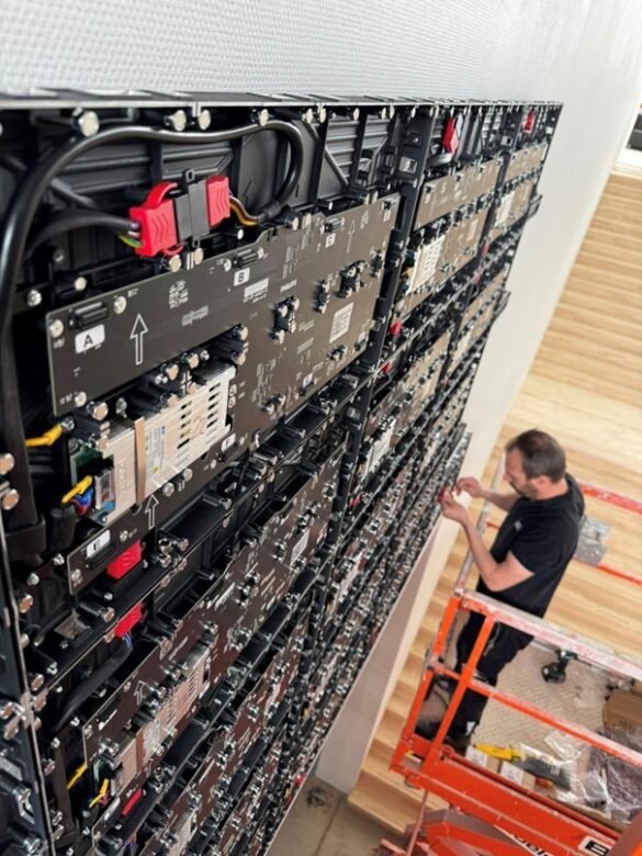 Voortgang van de Audiovisuele Installaties voor Gilde Opleidingen