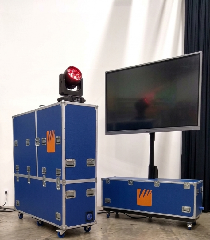 Nieuw in de verhuur: 98” displays met elektrische lift